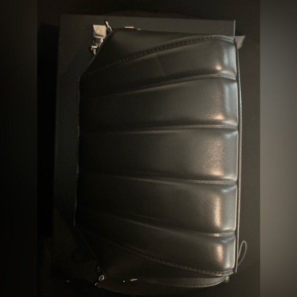 I am selling a small black authentic Givenchy Antigona crossbody bag in exc cond - Picture 7 of 15